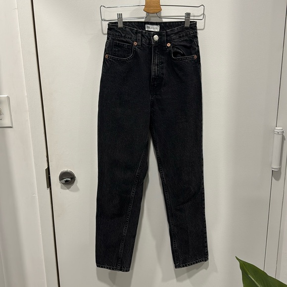 ZARA Women's Black High Waist Mom Fit Jeans - Picture 2 of 6